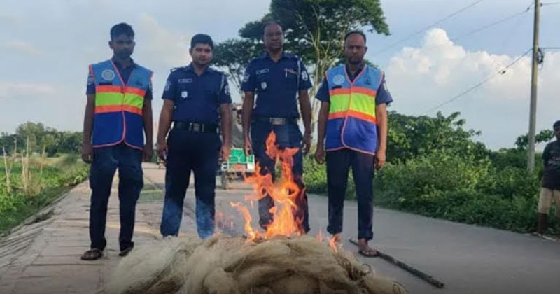 নৌপথে শান্তি-শৃঙ্খলা বজায় রাখতে এ ধরনের অবৈধ কার্যক্রমের বিরুদ্ধে নৌ পুলিশের অভিযান অব্যাহত থাকবে