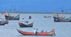 নাফ নদীতে আরাকান আর্মির তাণ্ডব, দিশেহারা বাংলাদেশি জেলেরা