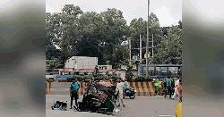 রাজধানীতে লরির ধাক্কায় দুমড়ে-মুচড়ে গেল সিএনজি, নিহত ১