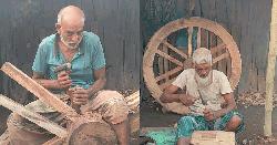 বিলুপ্তপ্রায় গরুর গাড়ির চাকা এখনো নিপুণ হাতে তৈরি করে চলেছেন যারা