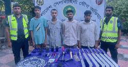 আশুলিয়ায় যৌথ বাহিনীর অভিযানে দেশীয় অস্ত্রসহ গ্রেপ্তার ৪