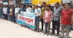 সাংবাদিকের উপর হামলার প্রতিবাদে নওগাঁর বিভিন্ন স্থানে মানববন্ধন