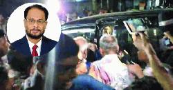পুলিশি প্রোটোকলে কার্যালয় ছাড়েন জি এম কাদের 