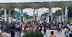পবিপ্রবি শিক্ষার্থীদের এগ্রি ব্লকেড কর্মসূচি পালন