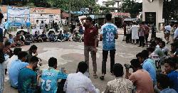 থমথমে চবি ক্যাম্পাস, স্থানীয়দের হামলায় আহত ৫০ শিক্ষার্থী