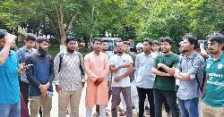 চবিতে শিক্ষার্থীদের ওপর হামলার প্রতিবাদে কুবিতে বিক্ষোভ