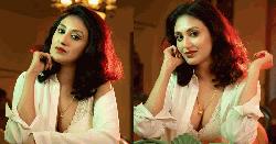 কুসুম শিকদার ফের ধরা দিলেন আবেদনময়ী রূপে 