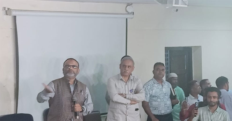 ডাকসু নিয়ে নিজ কার্যালয়ে সাংবাদিকদের ব্রিফিংকালে ঢাবি উপাচার্য