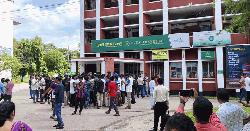 বাকৃবি শিক্ষার্থীদের ক্যাম্পাসের আর্থিক প্রতিষ্ঠান তালাবদ্ধ
