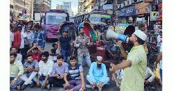 স্বরাষ্ট্র উপদেষ্টার পদত্যাগসহ জাপা নিষিদ্ধের দাবিতে পল্টন মোড় অবরোধ