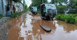 ডোবায় পরিণত হয়েছে ত্রিশাল-কালিরবাজার সড়ক, ভোগান্তিতে যাত্রীরা