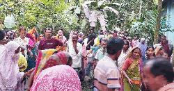 সাদুল্লাপুরে ঝোপ থেকে নারীর মরদেহ উদ্ধার