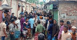 সার সংকটে দিশেহারা কৃষক, ডিলার-উপসহকারী কৃষি কর্মকর্তাদের অবরুদ্ধ