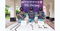 মোহনপুর লঞ্চঘাটে কোস্ট গার্ডের অভিযানে আগ্নেয়াস্ত্র ও ধারালো অস্ত্র উদ্ধার