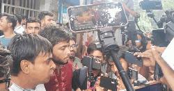 ‘শিবিরের নির্বাচন মানি না, মানব না’ স্লোগানে বিক্ষোভ স্বতন্ত্র শিক্ষার্থী ঐক্যের