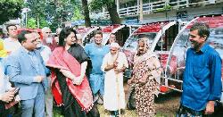 মধুপুরে অটোরিকশা ও সাইকেল বিতরণ