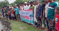 নাগেশ্বরীতে দুধকুমার নদের ভাঙন রোধে এলাকাবাসীর মানববন্ধন