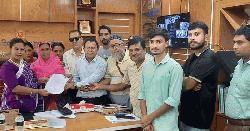 জলাবদ্ধতা নিরসনের দাবিতে শ্যামনগরে প্রশাসনকে স্মারকলিপি