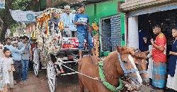 ঘোড়ার গাড়িতে চড়িয়ে শিক্ষককে রাজকীয় বিদায়