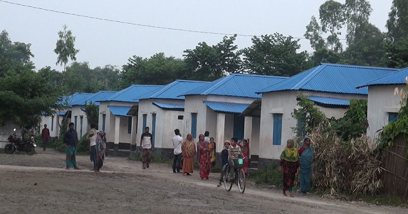 কুড়িগ্রামে আশ্রয়ণ প্রকল্পে ঘরে ঘরে তালা