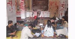 ২৯ ঘণ্টা অনশনে চবির ৯ শিক্ষার্থী