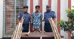 নবীনগরে বিপুল পরিমাণ দেশীয় অস্ত্রসহ যুবক গ্রেফতার