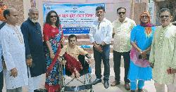  শারীরিক প্রতিবন্ধীকে হুইলচেয়ার দিল এপেক্স ক্লাব