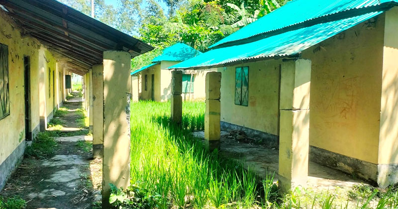 আশ্রয়ণ প্রকল্পের ঘর ভেঙ্গে জায়গা দখলের পায়তারা
