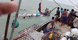 ডাকাতের ধাওয়ায় ডুবে গেল ট্রলার, ২৪ ঘণ্টা পর উদ্ধার ১৮ জেলে  