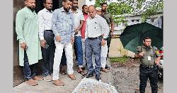 রৌমারীতে খাদ্যবান্ধব চাল নিয়ে অনিয়ম, ডিলার ও ব্যবসায়ীর গুদাম সিলগালা 
