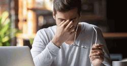 বারবার চোখ চুলকানো কীসের লক্ষণ