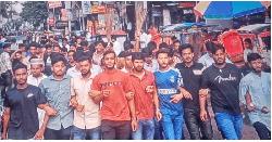 সোনাগাজীতে বিএনপি নেতার বিরুদ্ধে জুলাইযোদ্ধাদের ঝাড়ু মিছিল  