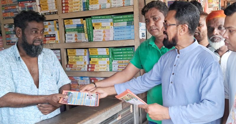 চাঁদপুরে বিএনপির রাষ্ট্রকাঠামো মেরামতের ৩১ দফার লিফলেট বিতরণ