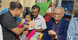 শিশু লামিয়া’র বাবা আব্দুর রাজ্জাকের চিকিৎসার দায়িত্ব নিলেন তারেক রহমান