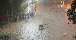 দুর্গাপূজার আগে কলকাতায় ভয়াবহ বর্ষণ, অন্তত ১২ জনের মৃত্যু