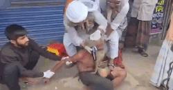 আল্লাহ, আল্লাহ তুই দেহিস: কাঁদতে থাকা ফকির