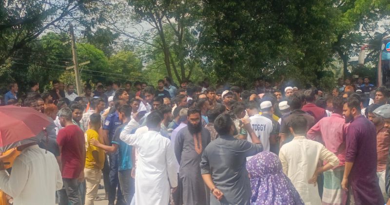 গজারিয়ায় গাড়ি চাপায় ছাত্রী নিহত, মহাসড়ক অবরোধ