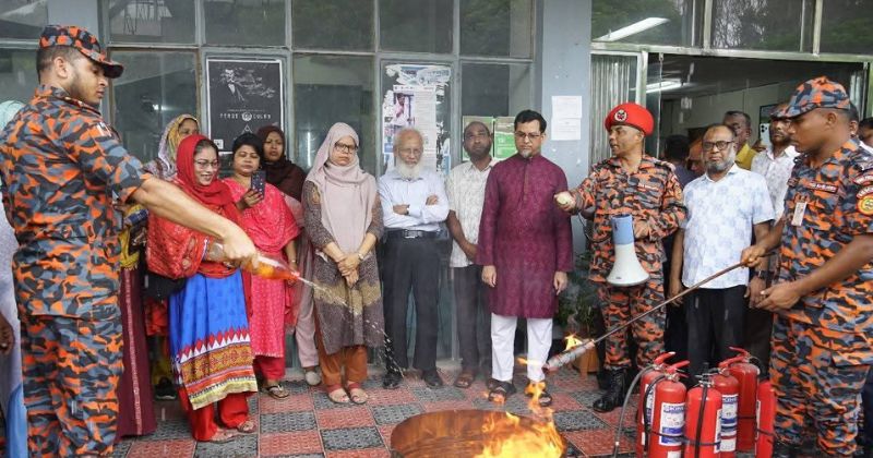 বাকৃবিতে দূর্ঘটনাজনিত অগ্নুৎপাত নিবারণের প্রশিক্ষণ অনুষ্ঠিত