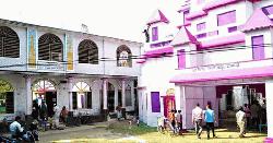 একই উঠোনে মসজিদ-মন্দির, ধর্মীয় সম্প্রীতির অনন্য দৃষ্টান্ত   