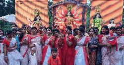 পাংশায় প্রতিমা বিসর্জনের মধ্য দিয়ে সমাপ্তি দুর্গাপূজার 