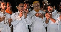 আবরার ফাহাদের কবর জিয়ারত ডাকসু নেতৃবৃন্দের 