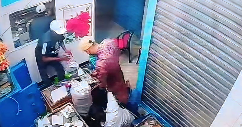মানিকগঞ্জে স্বর্ণের দোকানে লুট, আহত ১