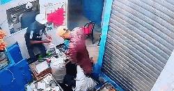 মানিকগঞ্জে স্বর্ণের দোকানে লুট, আহত ১