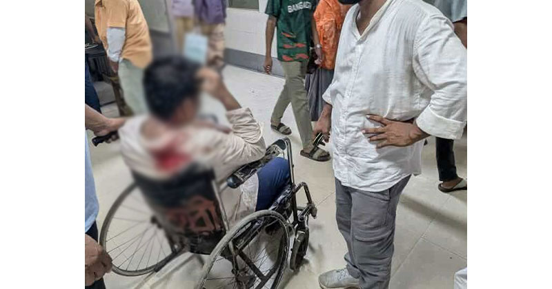 হামলার শিকার হয়েছেন এখন টেলিভিশনের চট্টগ্রাম ব্যুরো প্রধান হোসাইন জিয়াদ