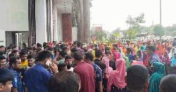 ভালুকায় কারখানায় কাজ বন্ধ, শ্রমিকদের বিক্ষোভ