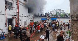 আশুলিয়ায় পোশাক কারখানায় আগুন