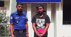 ব্ল্যাকমেইল করে স্বর্ণালংকার হাতিয়ে নেওয়ার অভিযোগে যুবক গ্রেপ্তার  