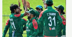  ৩ বলের ব্যবধানে ২ উইকেট তুলে ম্যাচে ফিরল বাংলাদেশ