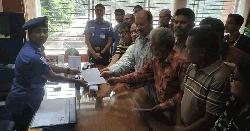 শার্শা থানার ওসিকে প্রত্যাহার ও সাংবাদিকের মুক্তির দাবিতে যশোরে স্মারকলিপি