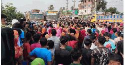 ভালুকায় ঢাকা-ময়মনসিংহ মহাসড়ক অবরোধ কারখানার শ্রমিকদের  